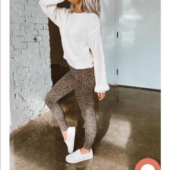 SPANX Look at me now seamless leggings in leopard - Picture 2 of 4